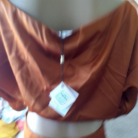 by Egreis 2 piece set. Heavy Satin material. Adjustable tie up crop top. NEW! - Picture 7 of 9